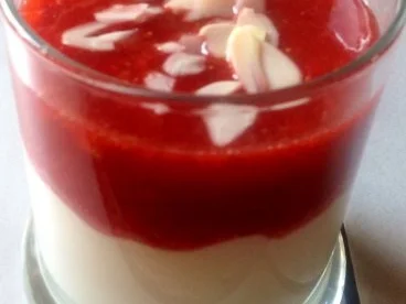 Rezept: Yoghurt mit Erdbeersoße Yoghurt mit Erdbeersoße - Rezept