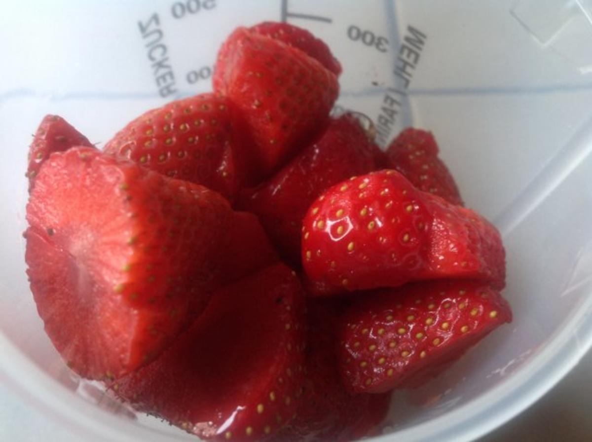 Yoghurt mit Erdbeersoße - Rezept - Bild Nr. 3