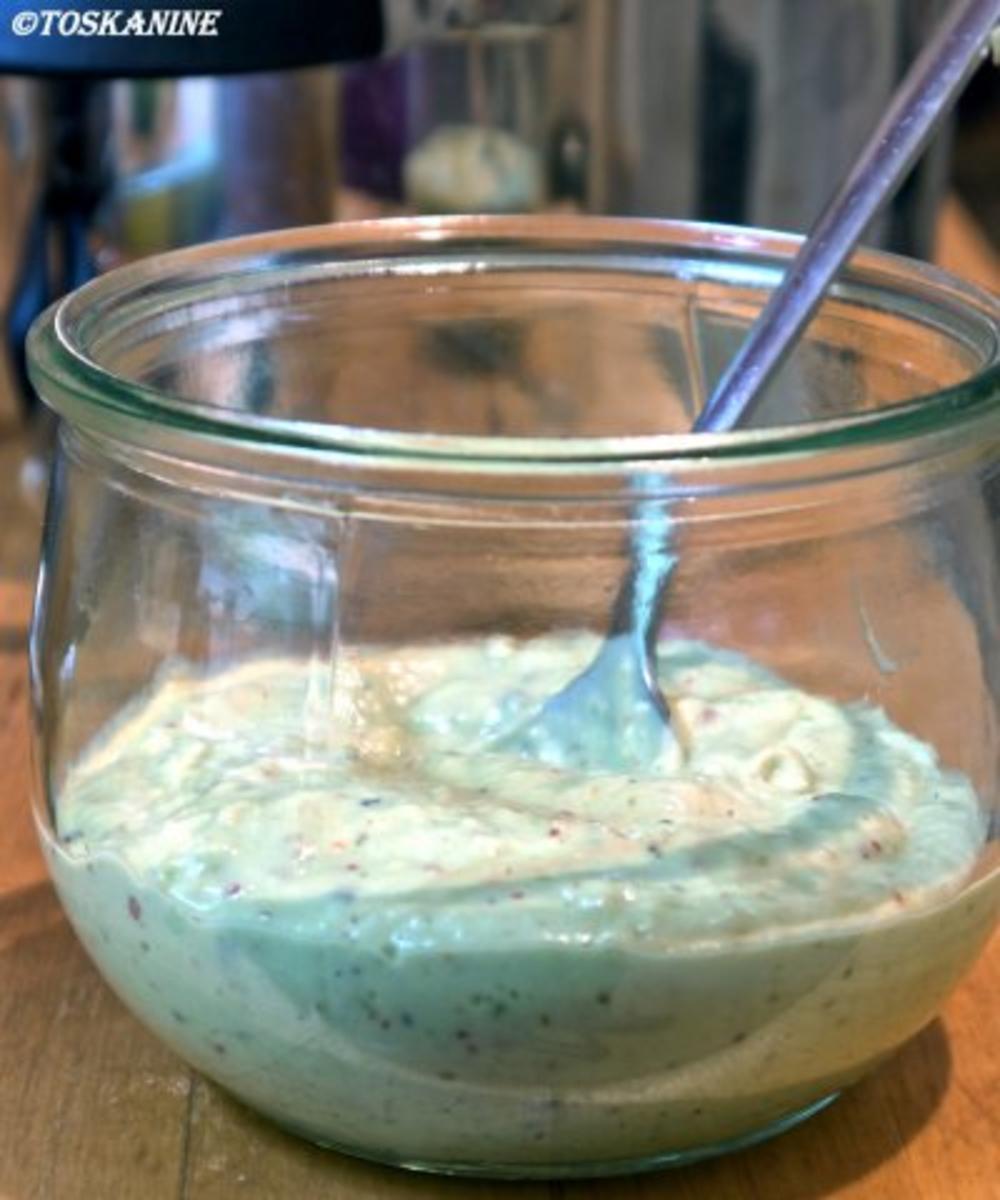 Quinoa-Koriander Salat mit Ziegenkäse und Avocado-Dressing - Rezept - Bild Nr. 12