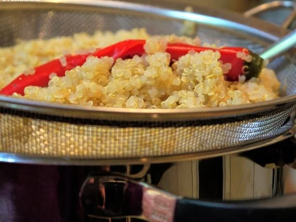 Quinoa-Koriander Salat mit Ziegenkäse und Avocado-Dressing - Rezept - Bild Nr. 2
