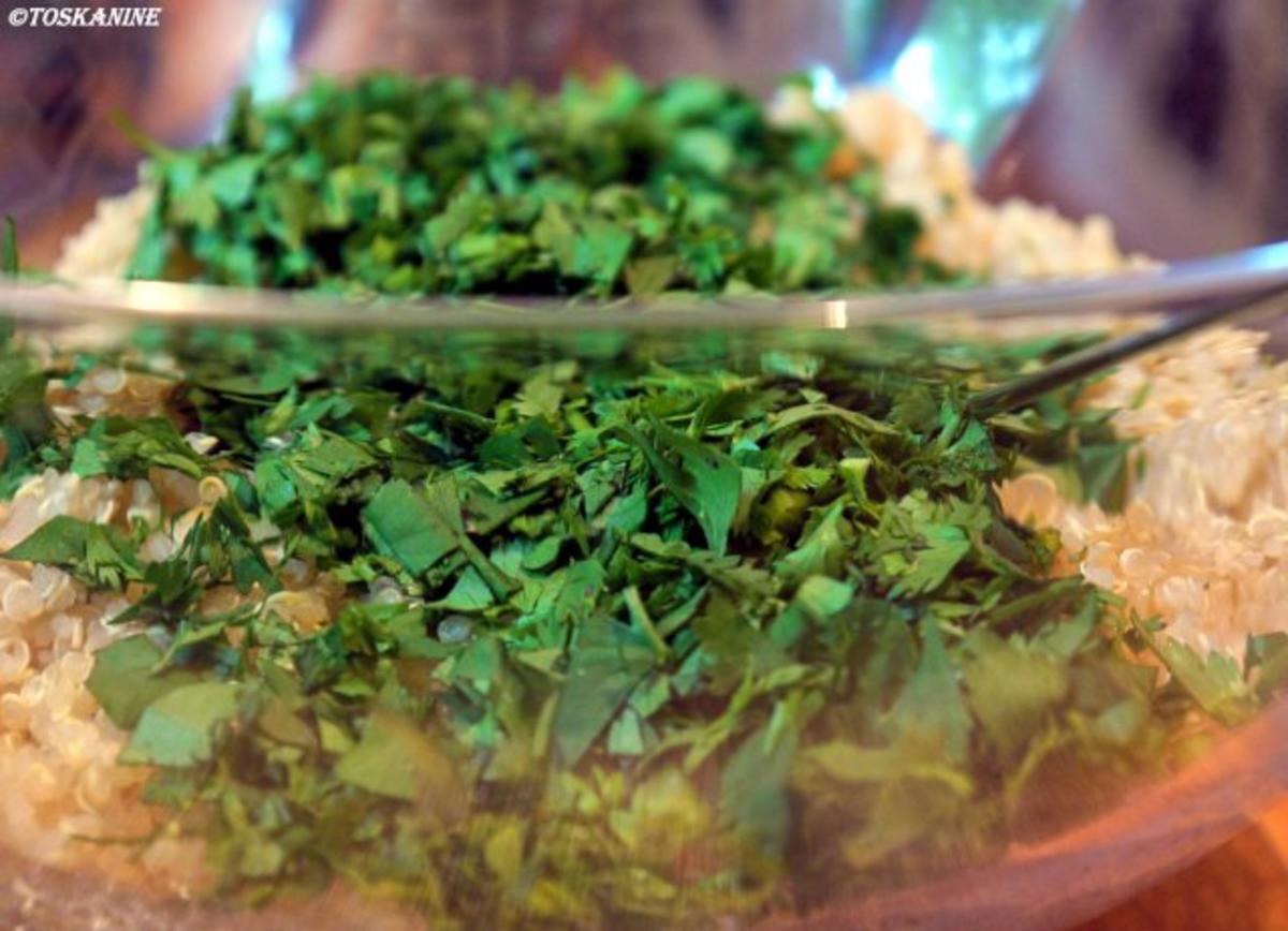 Quinoa-Koriander Salat mit Ziegenkäse und Avocado-Dressing - Rezept - Bild Nr. 3