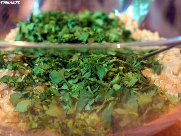 Quinoa-Koriander Salat mit Ziegenkäse und Avocado-Dressing - Rezept - Bild Nr. 3