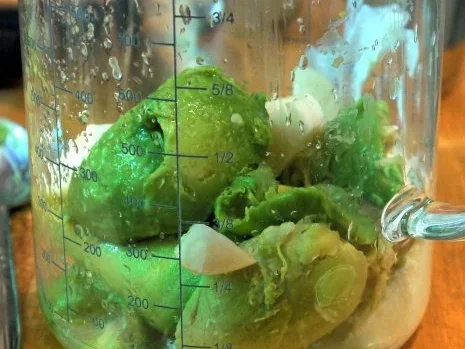 Quinoa-Koriander Salat mit Ziegenkäse und Avocado-Dressing - Rezept - Bild Nr. 11