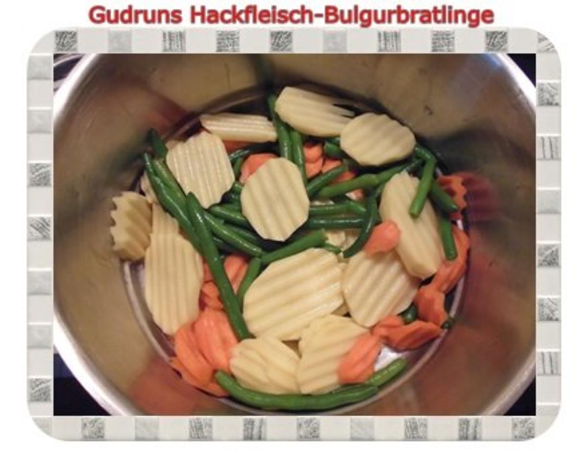 Hackfleisch: Bulgur-Hackfleisch-Bratlinge mit gedämpften Gemüse - Rezept - Bild Nr. 11