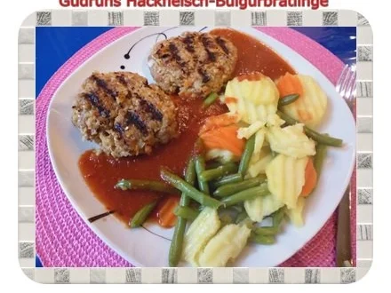 Rezept: Hackfleisch: Bulgur-Hackfleisch-Bratlinge mit gedämpften Gemüse Hackfleisch: Bulgur-Hackfleisch-Bratlinge mit gedämpften Gemüse - Rezept