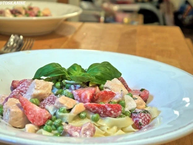 Rezept: Tagliatelle mit Erdbeer-Lachs-Sauce Bild Nr. 13 Tagliatelle mit Erdbeer-Lachs-Sauce - Rezept - Bild Nr. 13