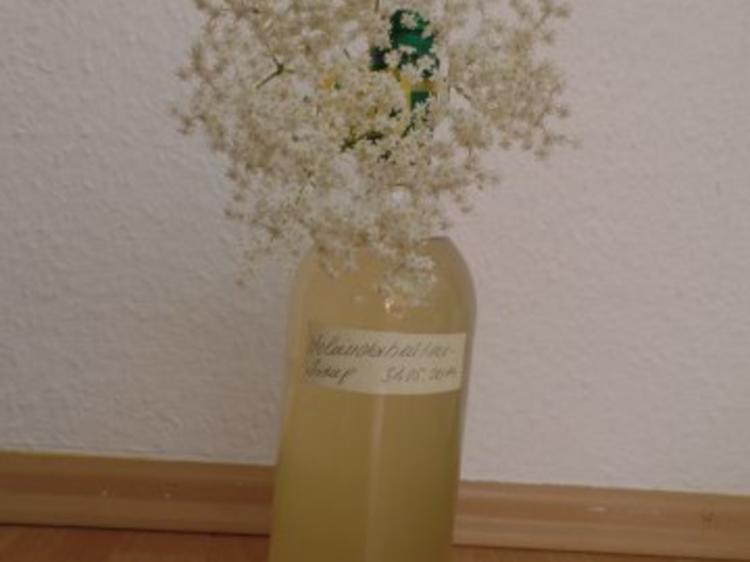 Holunderblüten-Sirup - Rezept mit Bild - kochbar.de