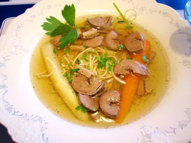 Rezept: Geflügelbrühe mit Einlage Geflügelbrühe mit Einlage - Rezept