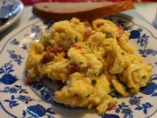 Rührei mit Speck und Lauchzwiebeln - Rezept