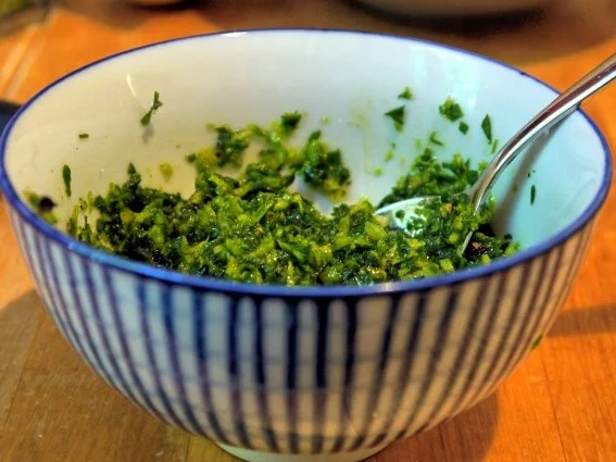 Hähnchen-Saltimbocca mit Honig-Karotten und Gremolata - Rezept - Bild Nr. 3