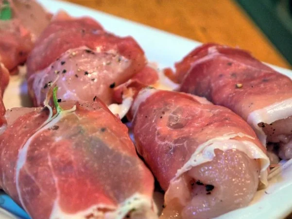 Hähnchen-Saltimbocca mit Honig-Karotten und Gremolata - Rezept - Bild Nr. 9