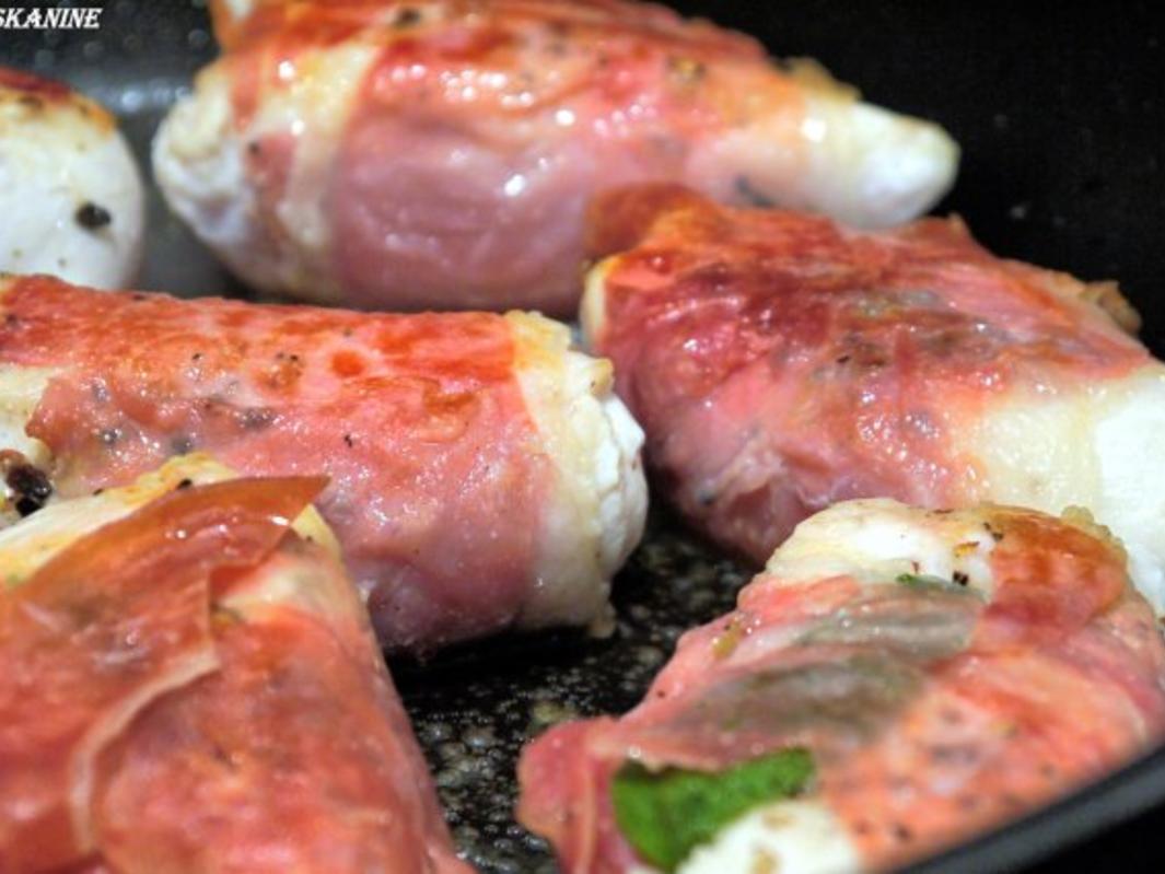 Hähnchen-Saltimbocca mit Honig-Karotten und Gremolata - Rezept - kochbar.de