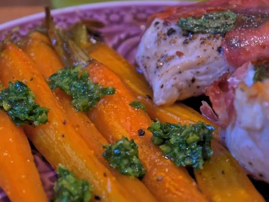 Hähnchen-Saltimbocca mit Honig-Karotten und Gremolata - Rezept - Bild Nr. 11