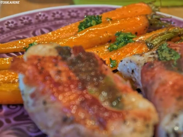 Hähnchen-Saltimbocca mit Honig-Karotten und Gremolata - Rezept - Bild Nr. 12