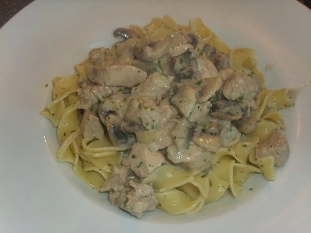 Rezept: Geschnetzeltes mit Champignons und Butternudeln Geschnetzeltes mit Champignons und Butternudeln - Rezept