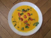 Kokos-Süßkartoffel-Möhren-Crème mit Ingwer und Koriander - Rezept