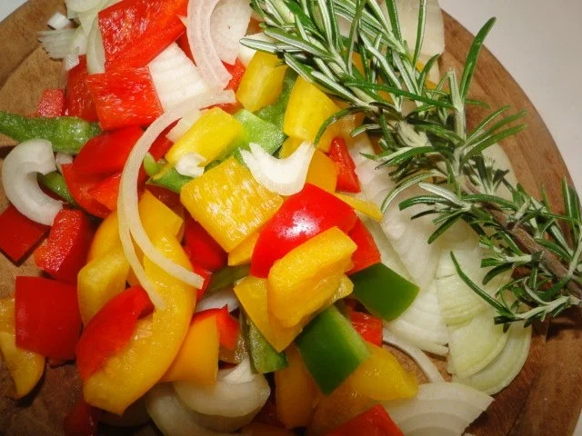 Putensteak mit Kräuterseitlingen mit Paprikagemüse und gratinierten - Rezept - Bild Nr. 4