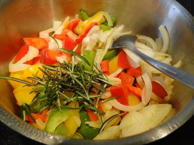 Putensteak mit Kräuterseitlingen mit Paprikagemüse und gratinierten - Rezept - Bild Nr. 5