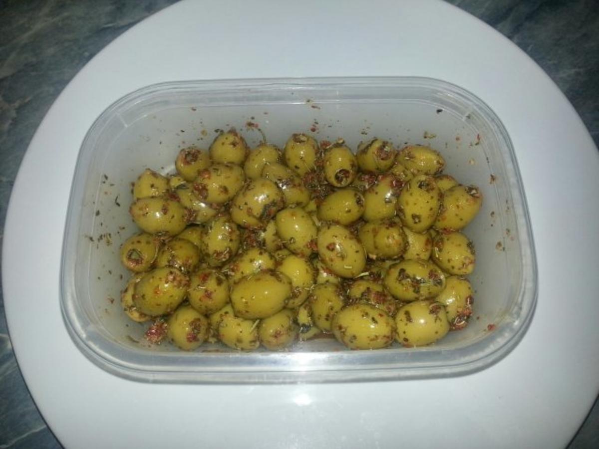 Grüne Oliven in Kräuter eingelegt - einfach - 159 kcal/100g