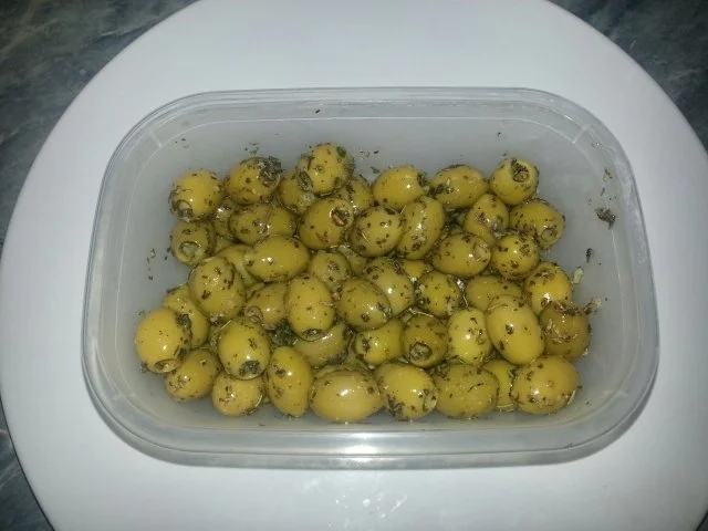 Grüne Oliven in Kräuter eingelegt - Rezept - Bild Nr. 2