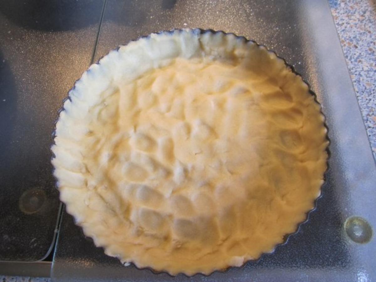 Rhabarber Erdbeer Tarte mit Mandelstreuseln - einfach - 259 kcal/100g