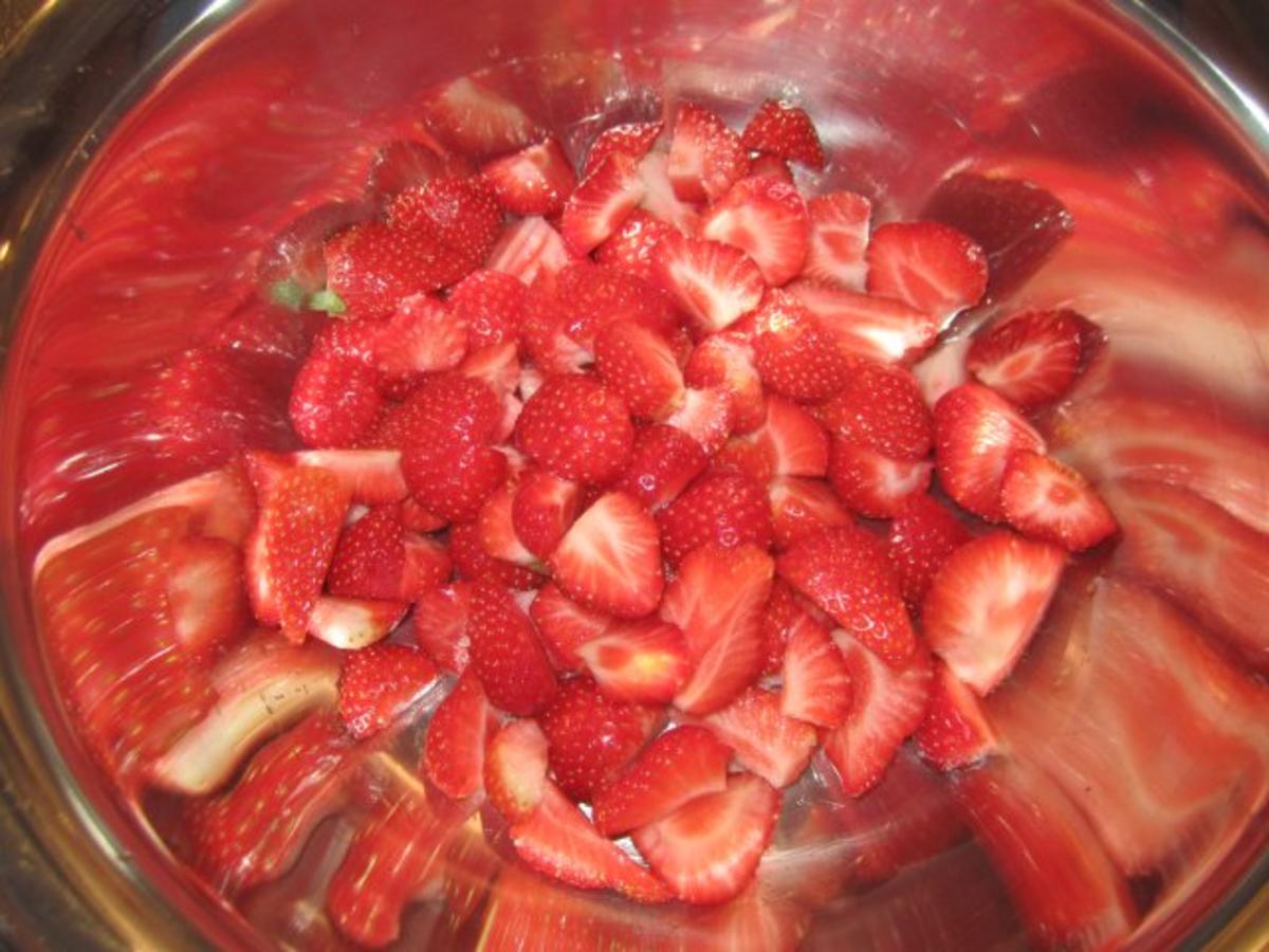 Rhabarber - Erdbeer - Tarte mit Mandelstreuseln - Rezept - Bild Nr. 11