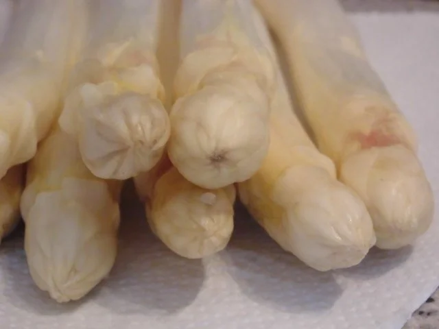 Asparagus mit Kräuter Hollandaise, Natur Reis und marinierte Hähnchen - Innenfilets - Rezept - Bild Nr. 4