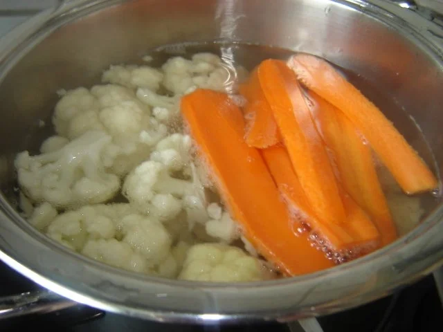 Rezept: Blumenkohl und Möhren im Eimantel Bild Nr. 4 Blumenkohl und Möhren im Eimantel - Rezept - Bild Nr. 4