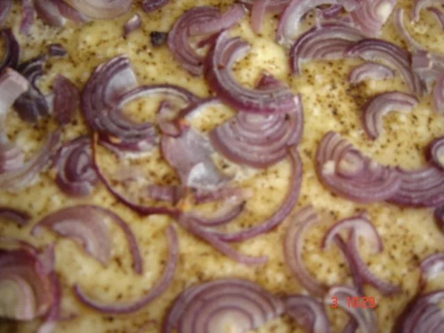 Brot mit roten Zwiebeln - Rezept - Bild Nr. 2