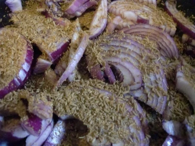 Rezept: Schweine - Nieren mit Zwiebeln und Kreuzkümmel Bild Nr. 3 Schweine - Nieren mit Zwiebeln und Kreuzkümmel - Rezept - Bild Nr. 3