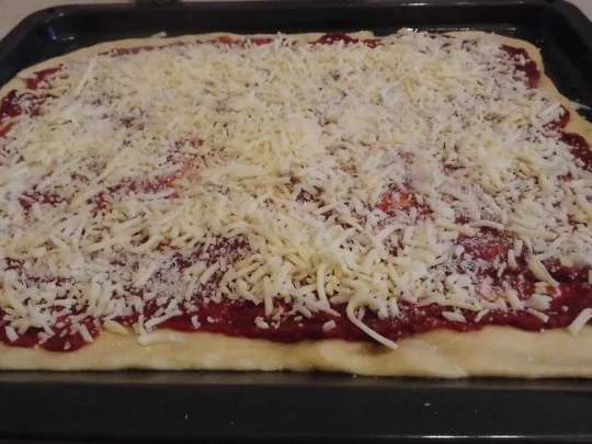 Rezept: Pizza mit Parmaschinken und Rucola Bild Nr. 7 Pizza mit Parmaschinken und Rucola - Rezept - Bild Nr. 7