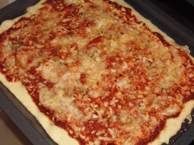 Rezept: Pizza mit Parmaschinken und Rucola Bild Nr. 8 Pizza mit Parmaschinken und Rucola - Rezept - Bild Nr. 8