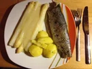 Ofenforelle mit frischem Spargel und Petersilienkartoffeln - Rezept