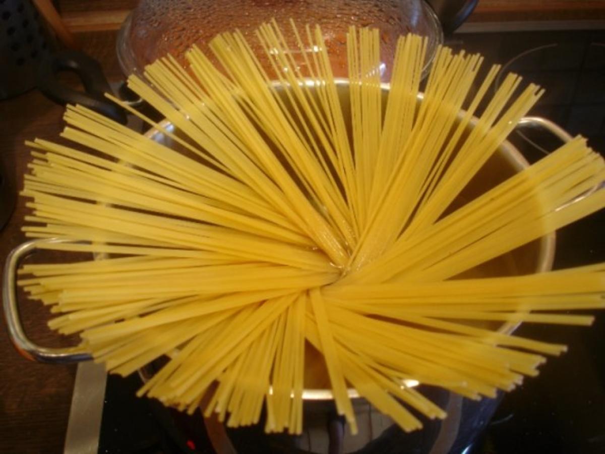Spaghetti mit schneller Sauce - Rezept - Bild Nr. 2
