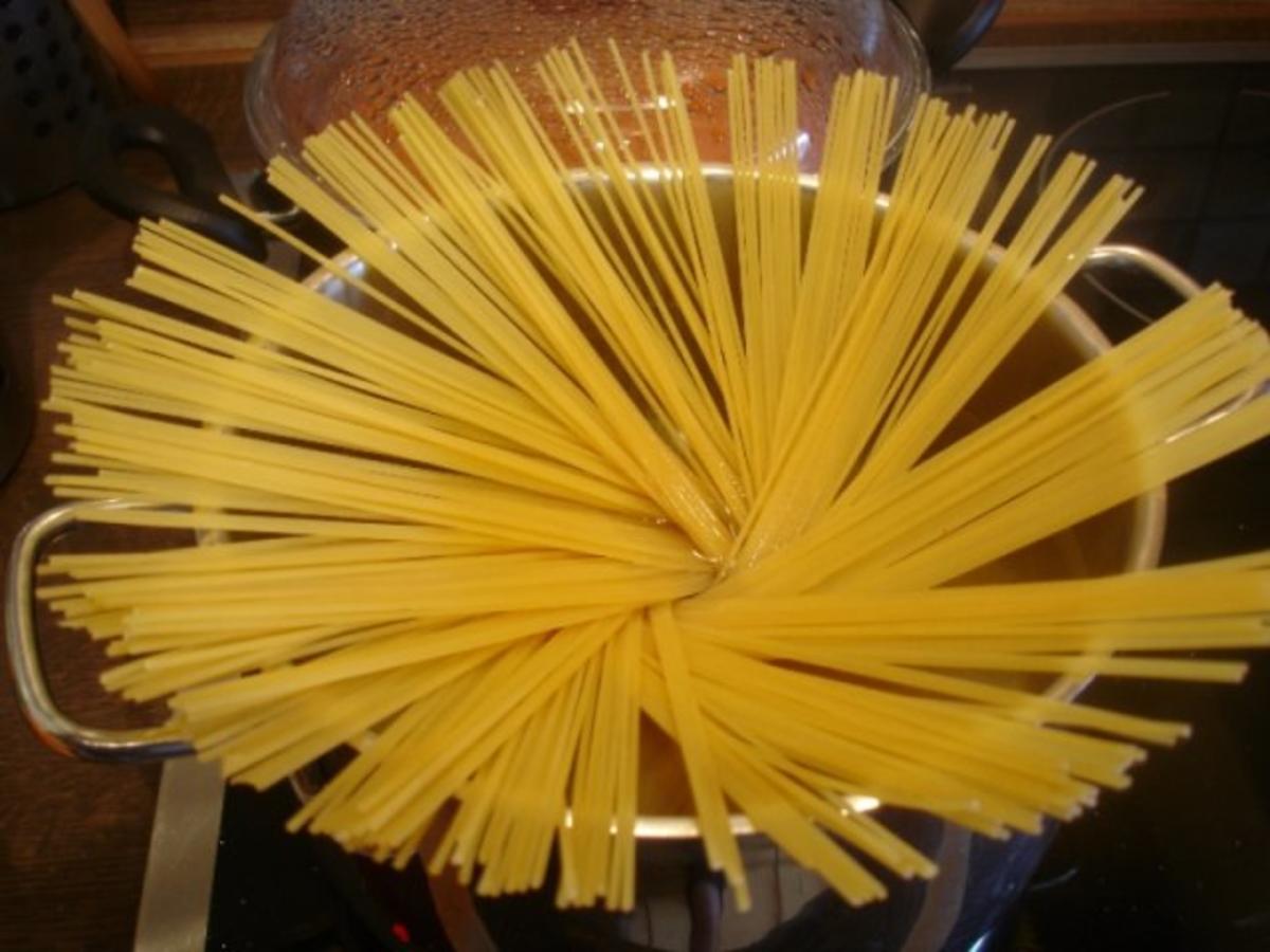 Spaghetti mit schneller Sauce - Rezept mit Bild - kochbar.de