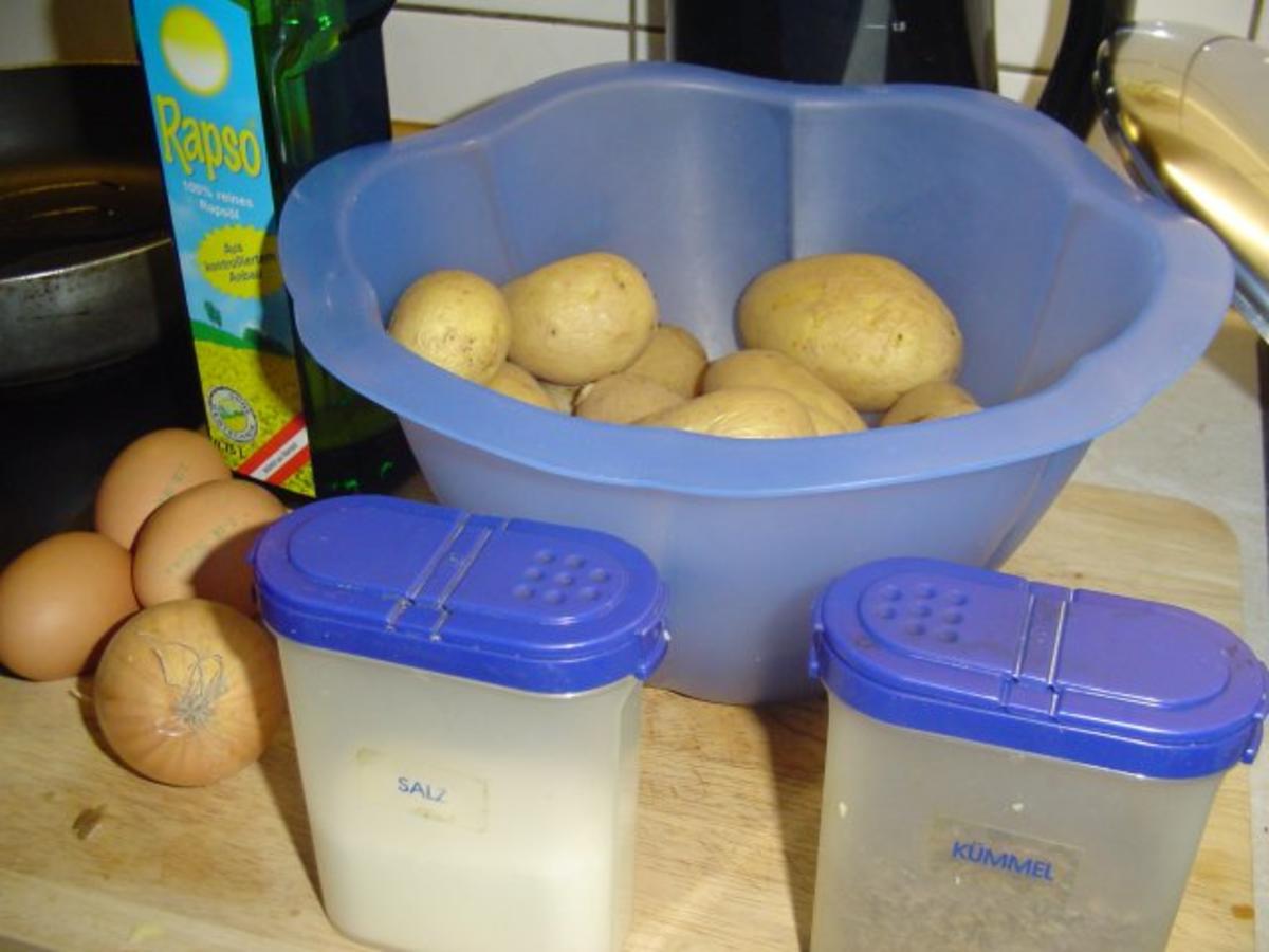 Bratkartoffeln mit Spiegelei,und Tomatensalat - Rezept - Bild Nr. 2