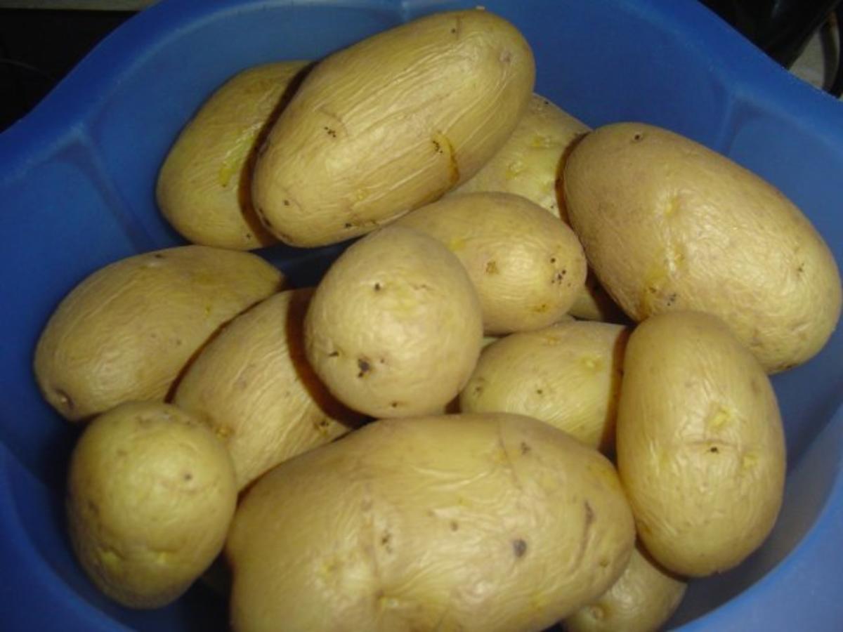 Bratkartoffeln mit Spiegelei,und Tomatensalat - Rezept - Bild Nr. 3