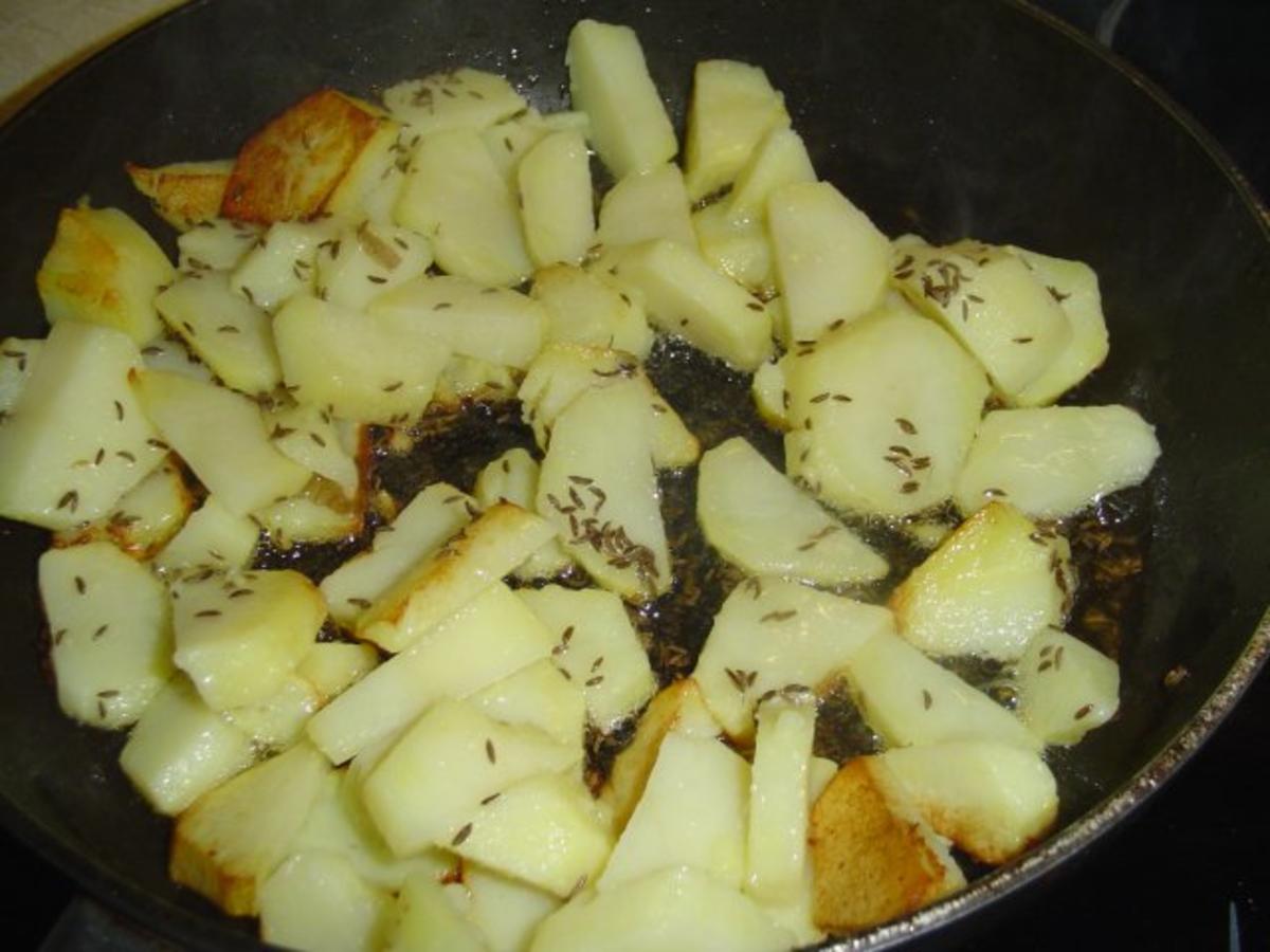 Bratkartoffeln mit Spiegelei,und Tomatensalat - Rezept - Bild Nr. 4