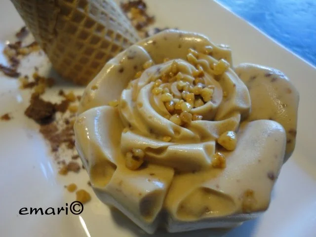 Rezept: Karamell-Nougat-Krokant Eis Bild Nr. 2 Karamell-Nougat-Krokant Eis - Rezept - Bild Nr. 2