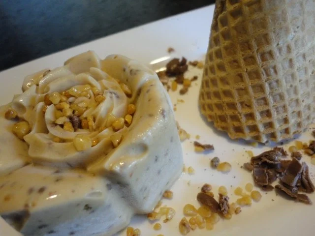 Rezept: Karamell-Nougat-Krokant Eis Bild Nr. 15 Karamell-Nougat-Krokant Eis - Rezept - Bild Nr. 15