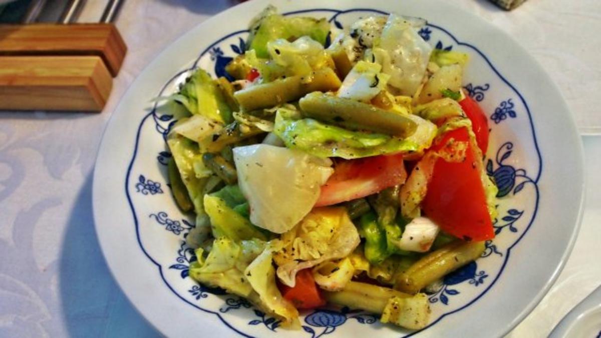 Salatdressing mit Gurkenessig und Traubenzucker