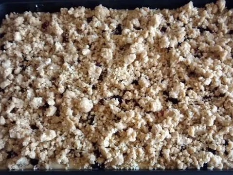 Joghurt-Gries-Kuchen mit Sommerbeeren und Streuseln - Rezept - Bild Nr. 4