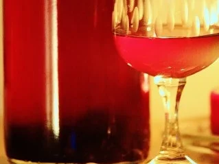 Rezept: Liköre: Zwetschgenlikör mit Mandeln und Thymian Liköre: Zwetschgenlikör mit Mandeln und Thymian - Rezept