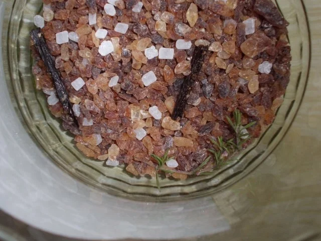 Rezept: Liköre: Zwetschgenlikör mit Mandeln und Thymian Bild Nr. 3 Liköre: Zwetschgenlikör mit Mandeln und Thymian - Rezept - Bild Nr. 3