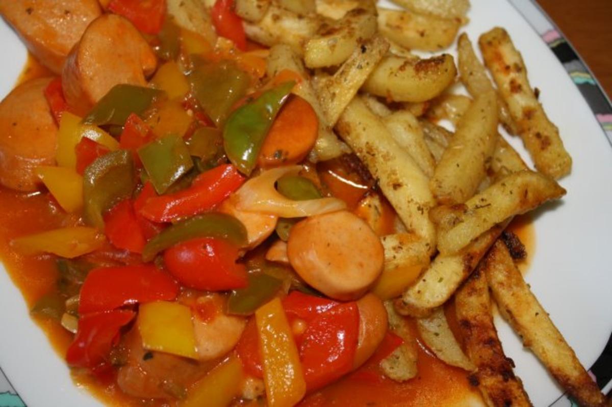 Bilder für Currywurstgulasch Currywurst mal anders, dazu passen Pommes Frites und/oder Reis - Rezept