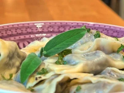 Ravioli mit Geflügelleberfüllung "Berliner Art" und Salbeibutter - Rezept - Bild Nr. 18