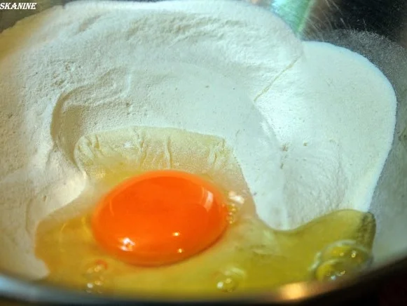 Ravioli mit Geflügelleberfüllung "Berliner Art" und Salbeibutter - Rezept - Bild Nr. 8