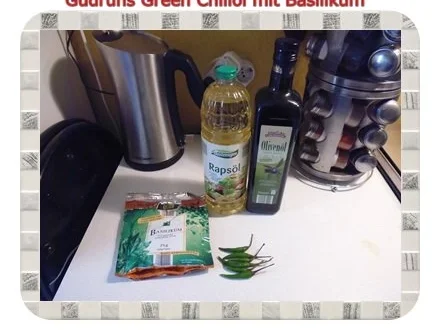 Rezept: Öl: Green Chiliöl mit frischem Basilikum Bild Nr. 2 Öl: Green Chiliöl mit frischem Basilikum - Rezept - Bild Nr. 2