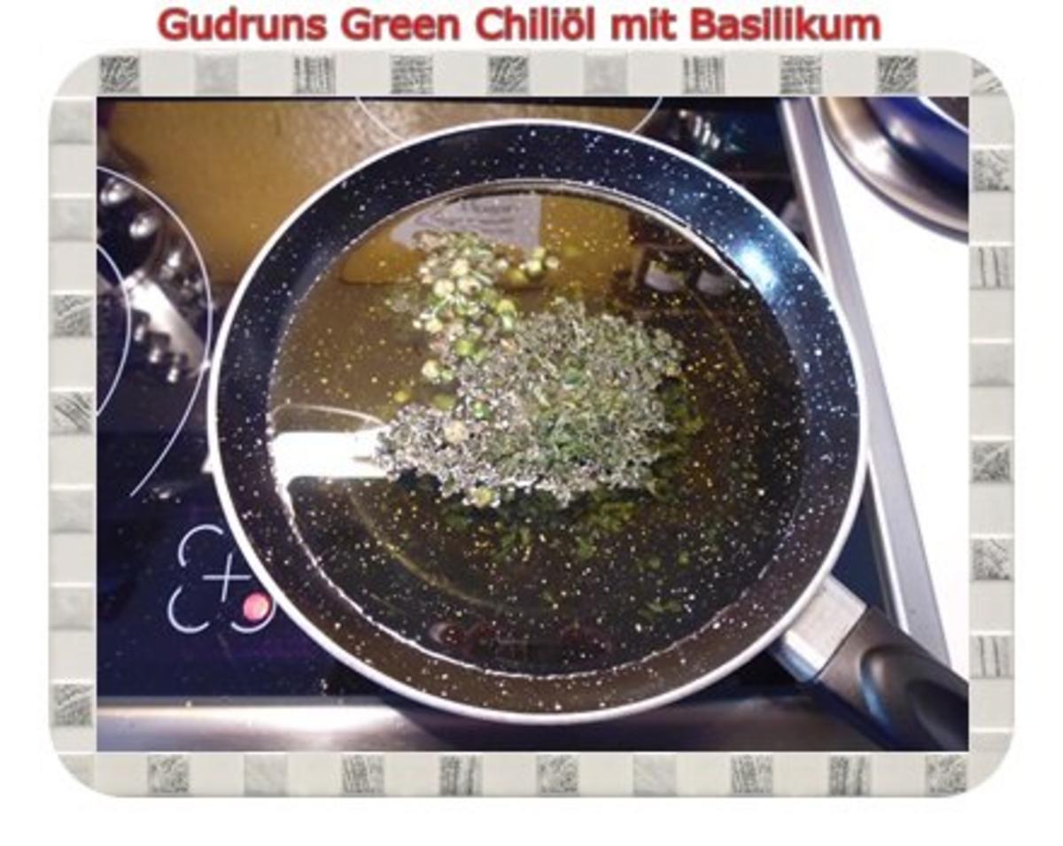 Öl: Green Chiliöl mit frischem Basilikum - Rezept - Bild Nr. 4