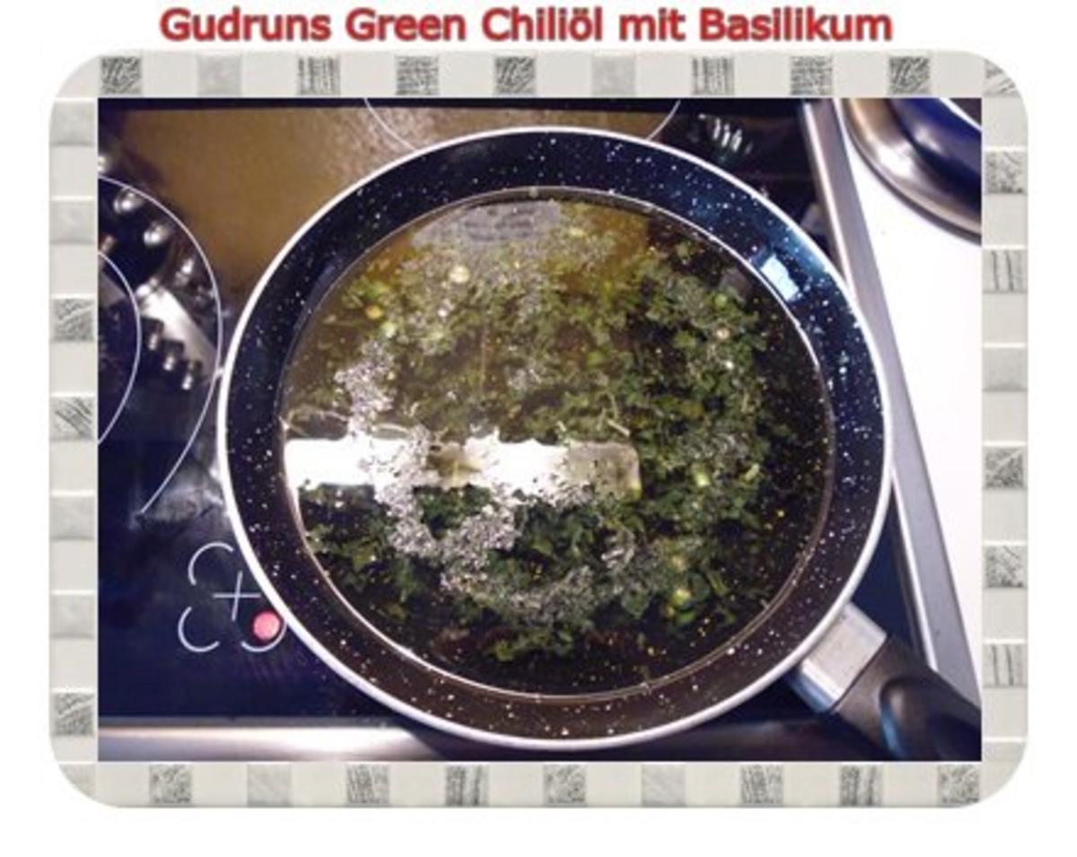 Öl: Green Chiliöl mit frischem Basilikum - Rezept - Bild Nr. 5